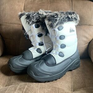 New Itasca Vixen winter boots. Size 9
